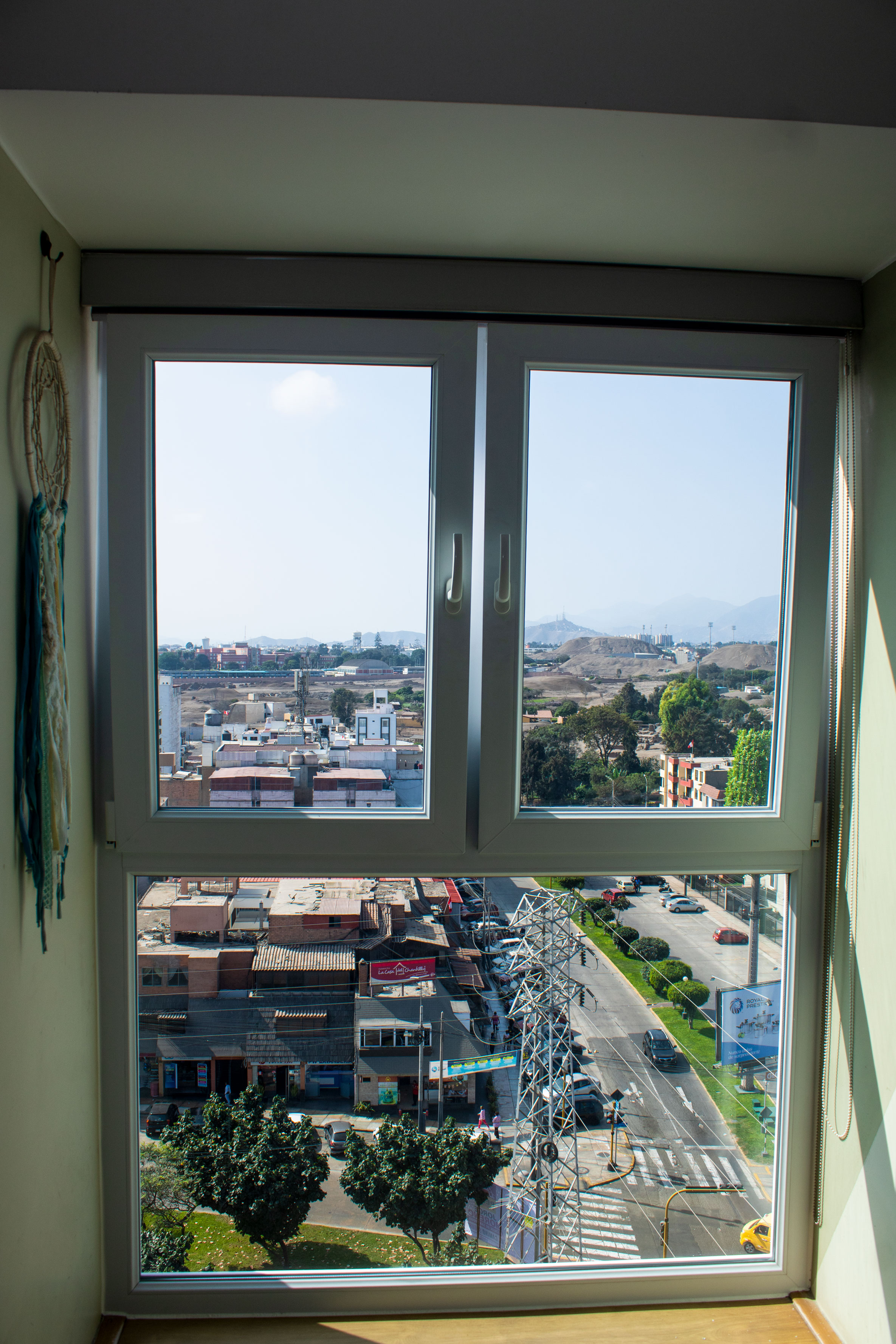 Ventana de pvc color gris