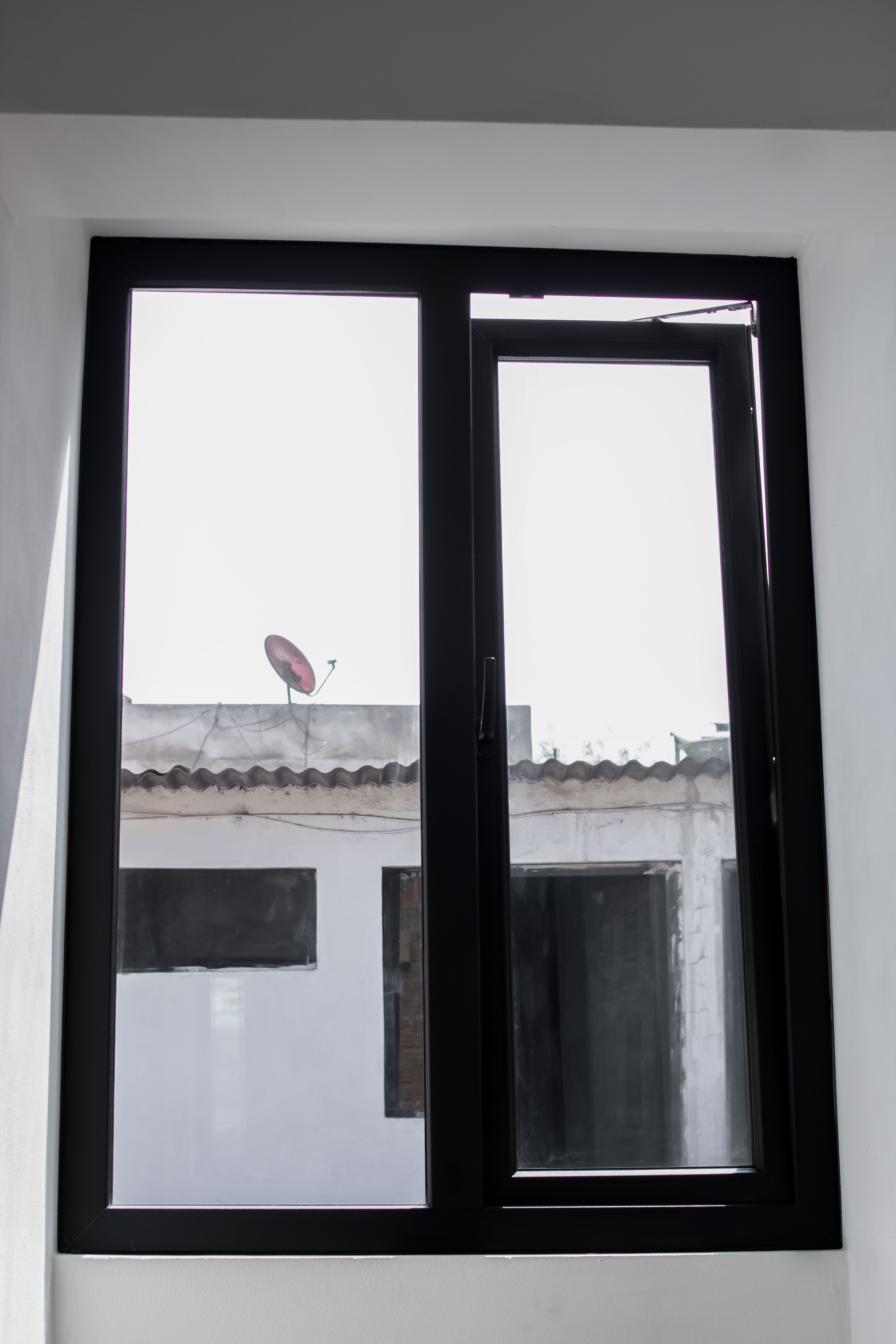 Ventana de pvc color marron